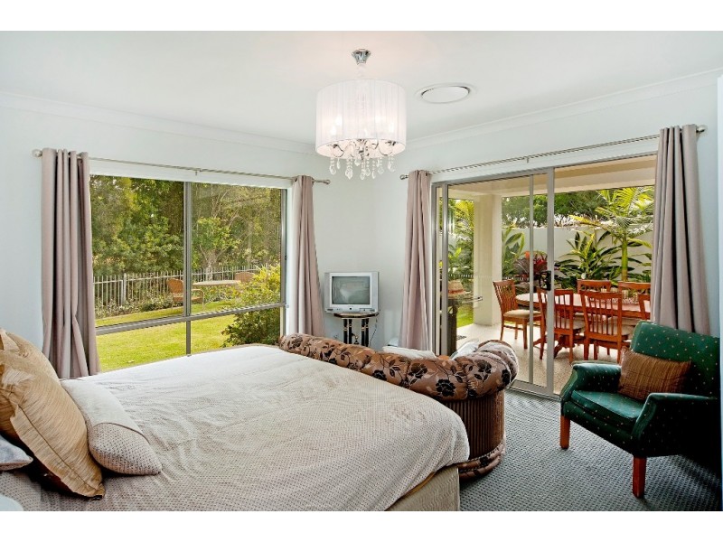 9121 Peter Senior Drive, Hope Island QLD 4212