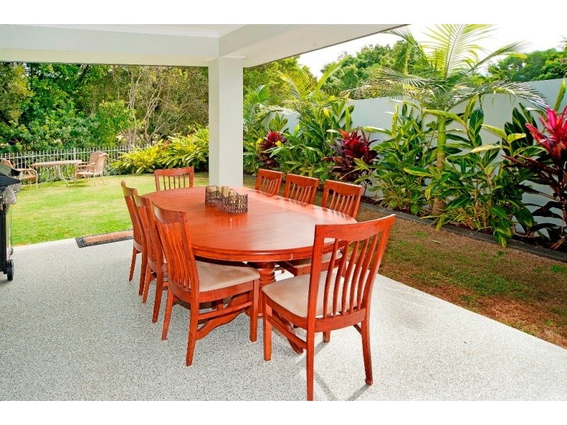 9121 Peter Senior Drive, Hope Island QLD 4212