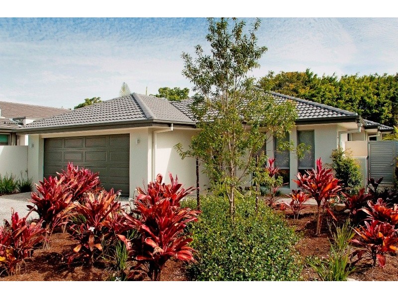 9121 Peter Senior Drive, Hope Island QLD 4212