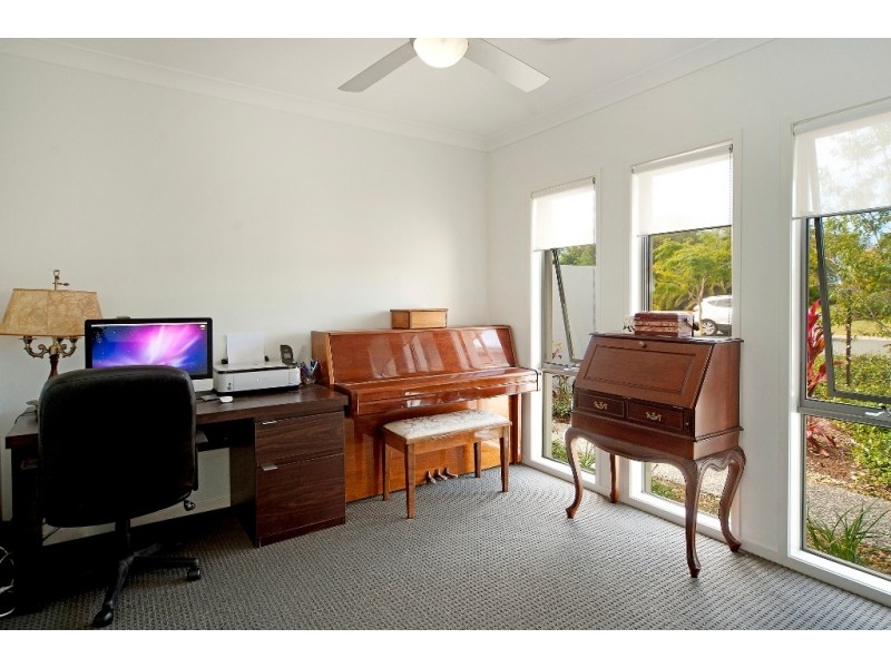 9121 Peter Senior Drive, Hope Island QLD 4212