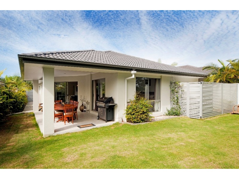 9121 Peter Senior Drive, Hope Island QLD 4212