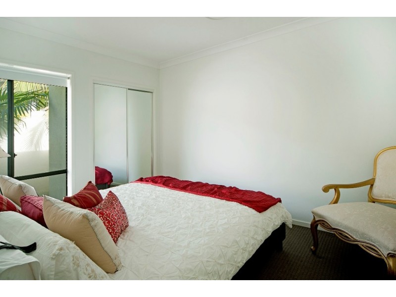 9121 Peter Senior Drive, Hope Island QLD 4212