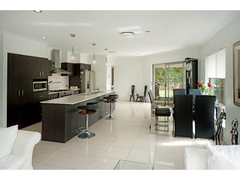 9121 Peter Senior Drive, Hope Island QLD 4212
