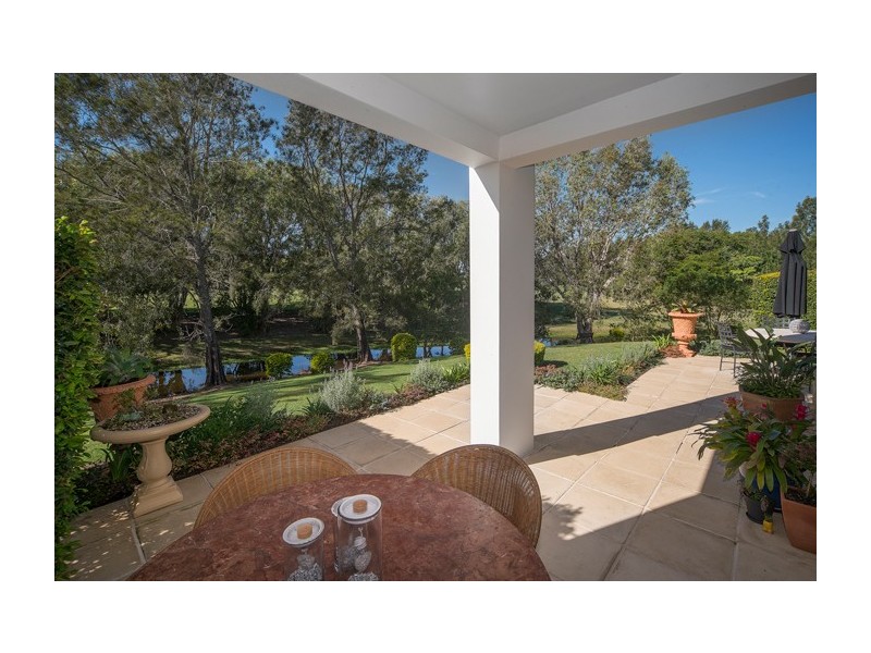 8887 Magnolia Drive East, Hope Island QLD 4212
