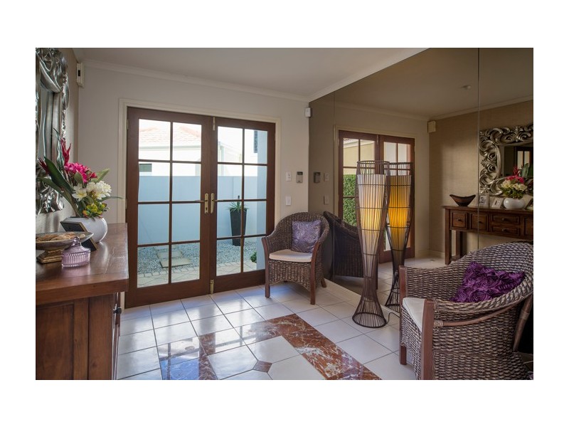 8887 Magnolia Drive East, Hope Island QLD 4212