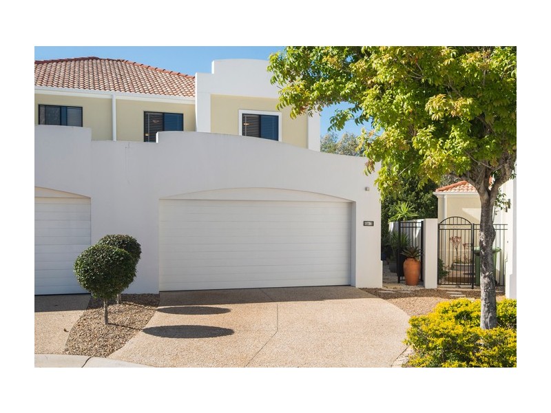 8887 Magnolia Drive East, Hope Island QLD 4212