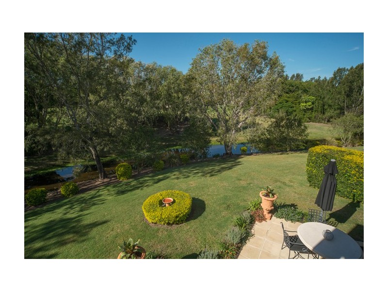 8887 Magnolia Drive East, Hope Island QLD 4212