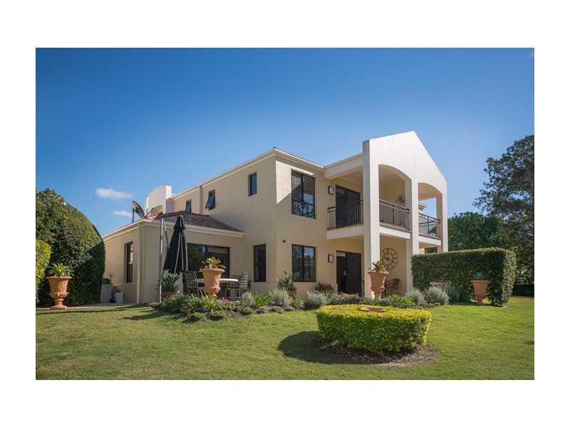 8887 Magnolia Drive East, Hope Island QLD 4212