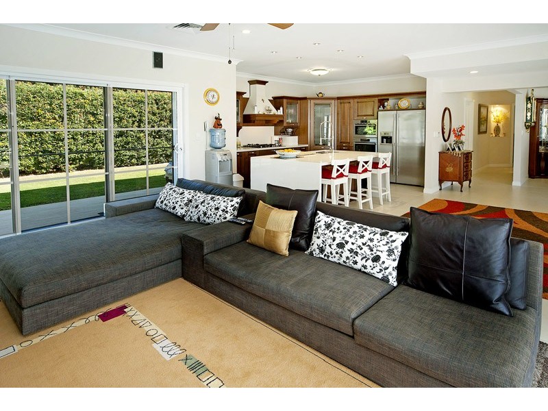 1616 Rosebank Way West, Hope Island QLD 4212