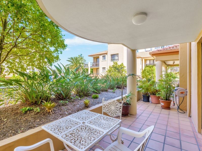 10/16-26 Waverley Street, Southport QLD 4215