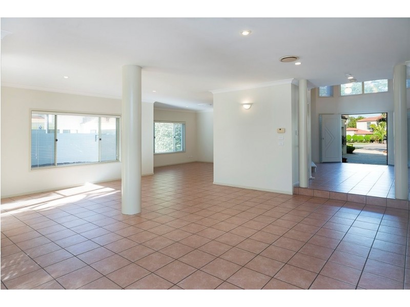 3161 Riverleigh Drive, Hope Island QLD 4212