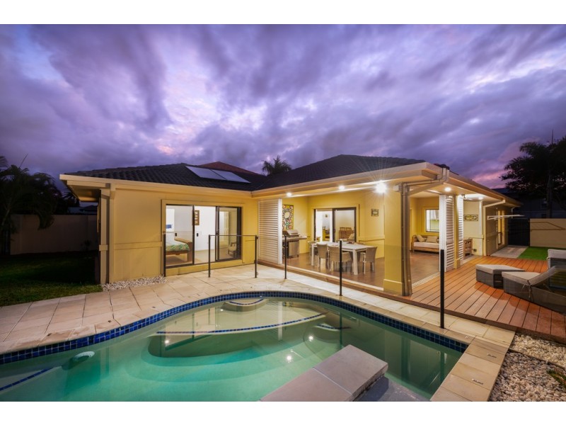 2560 Cressbrook Drive, Hope Island QLD 4212