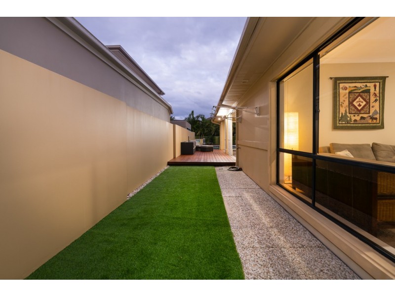 2560 Cressbrook Drive, Hope Island QLD 4212