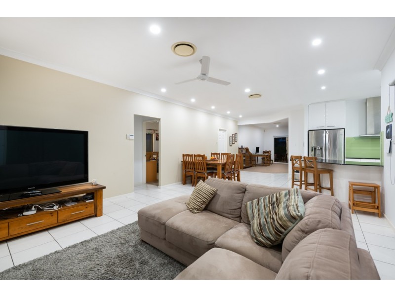2560 Cressbrook Drive, Hope Island QLD 4212