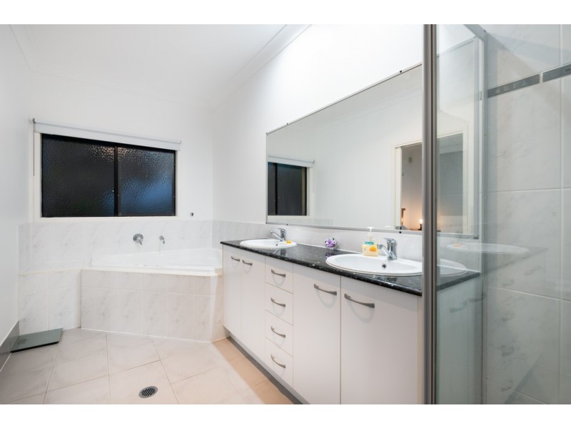 2560 Cressbrook Drive, Hope Island QLD 4212