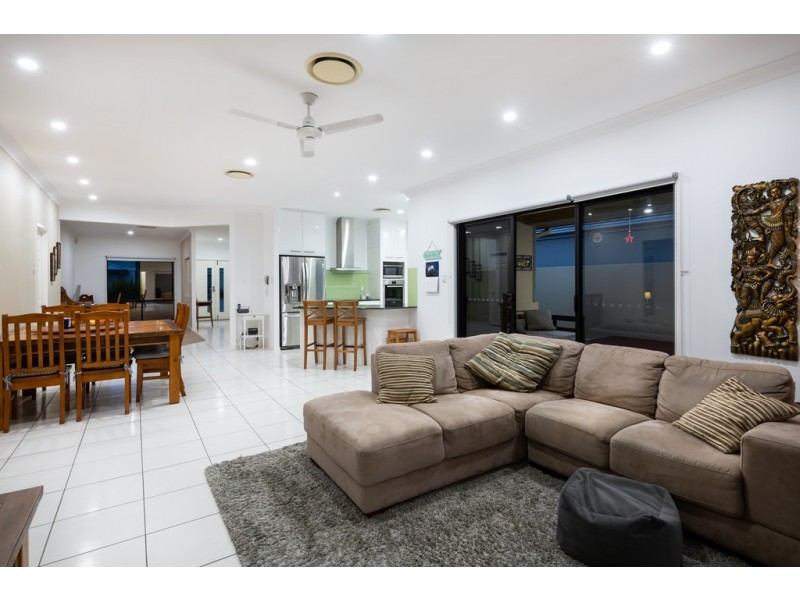2560 Cressbrook Drive, Hope Island QLD 4212