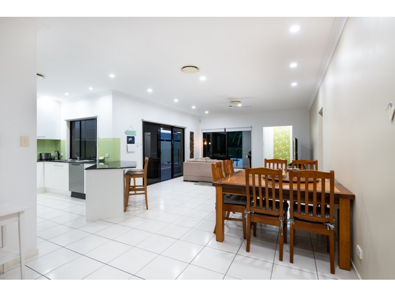 2560 Cressbrook Drive, Hope Island QLD 4212