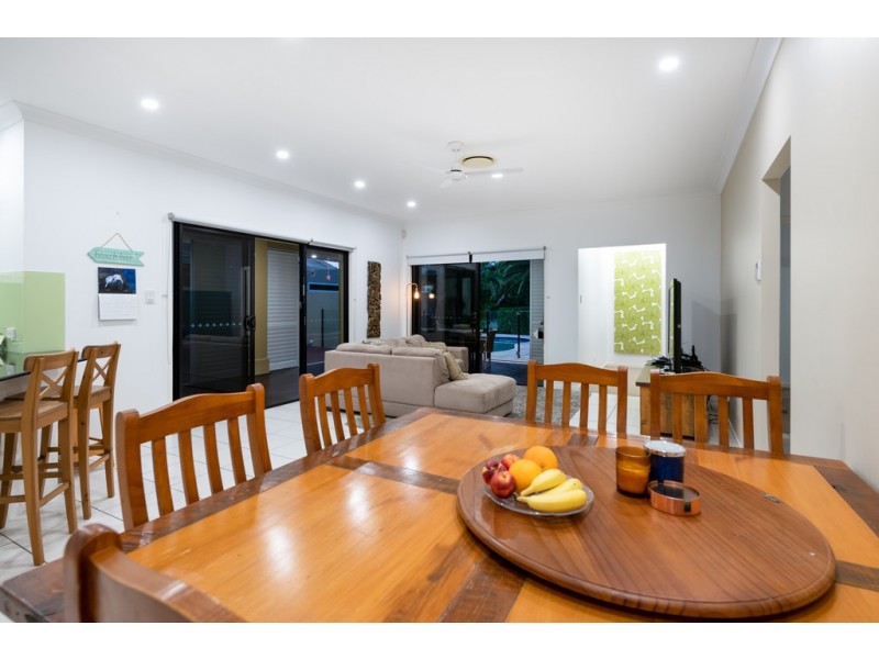 2560 Cressbrook Drive, Hope Island QLD 4212