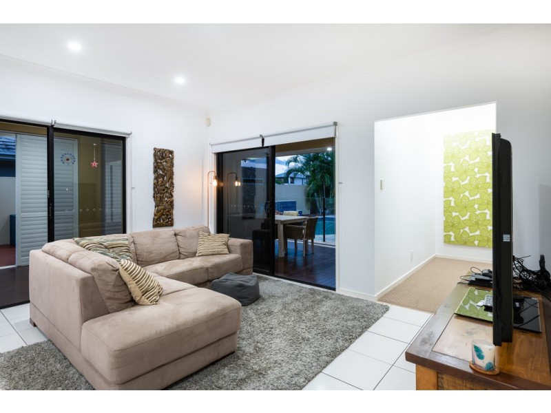 2560 Cressbrook Drive, Hope Island QLD 4212