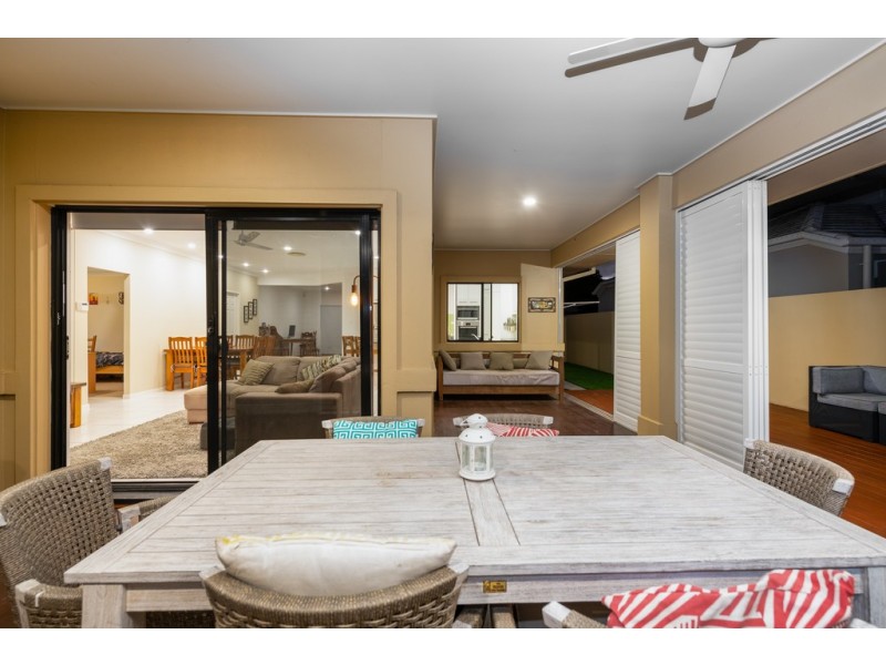 2560 Cressbrook Drive, Hope Island QLD 4212