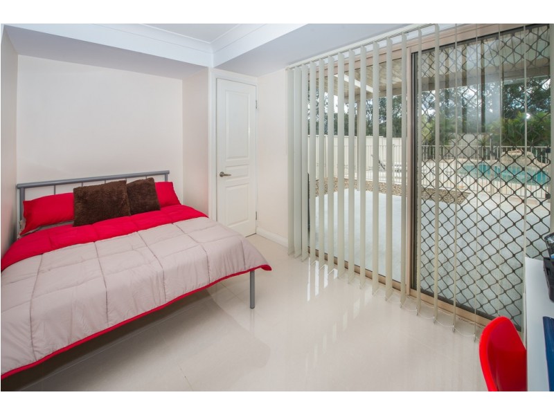 5 Island Court, Merrimac QLD 4226