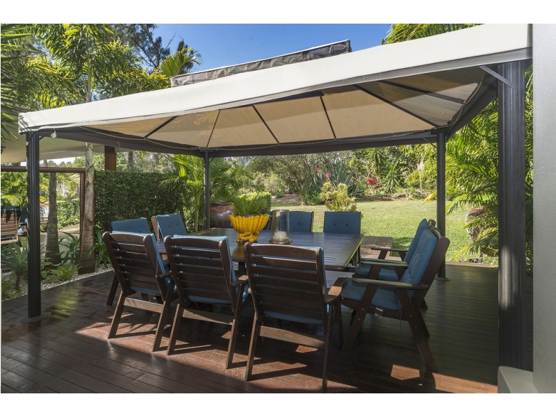 8112 Magnolia Gardens Court, Hope Island QLD 4212