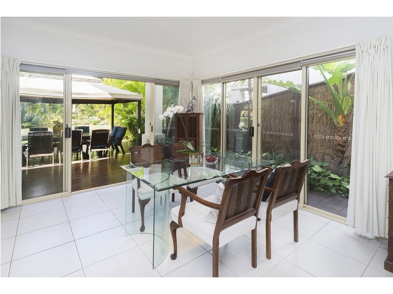 8112 Magnolia Gardens Court, Hope Island QLD 4212