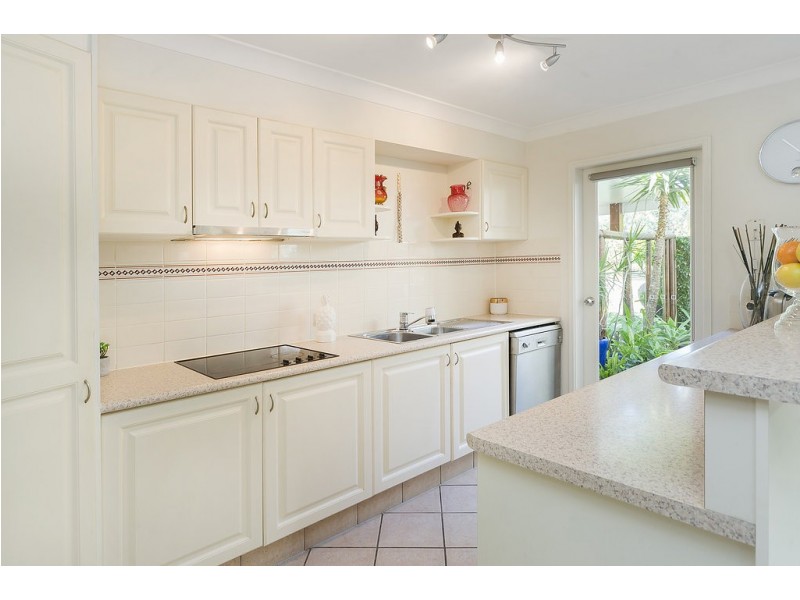 8112 Magnolia Gardens Court, Hope Island QLD 4212