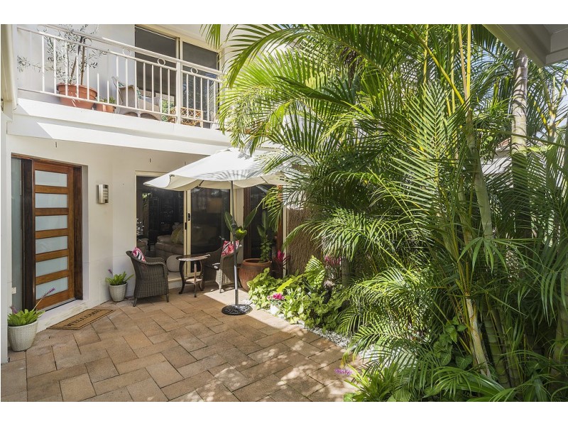 8112 Magnolia Gardens Court, Hope Island QLD 4212