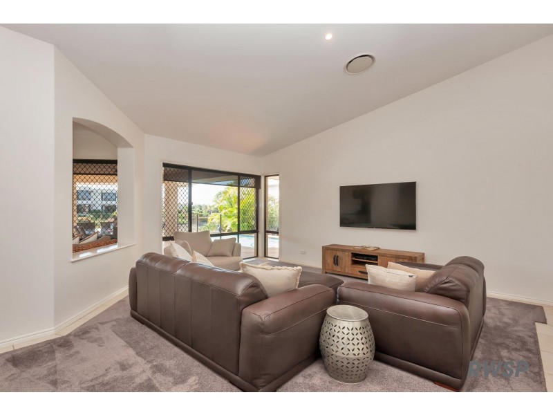 35 Ferrymans Court, Helensvale QLD 4212