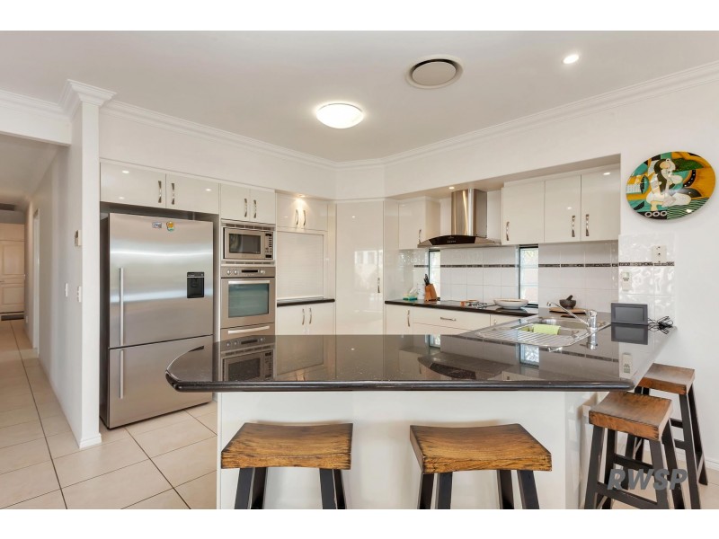 35 Ferrymans Court, Helensvale QLD 4212