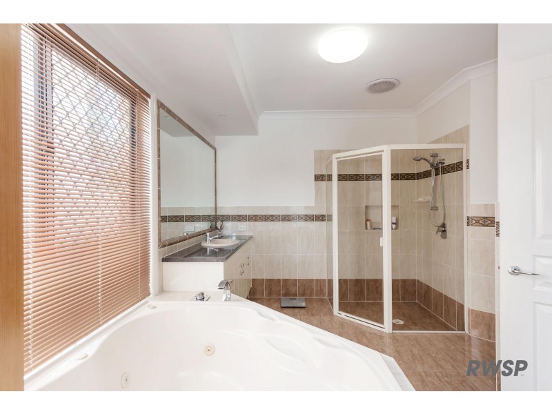 35 Ferrymans Court, Helensvale QLD 4212