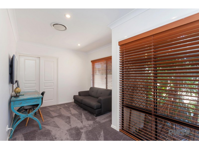35 Ferrymans Court, Helensvale QLD 4212