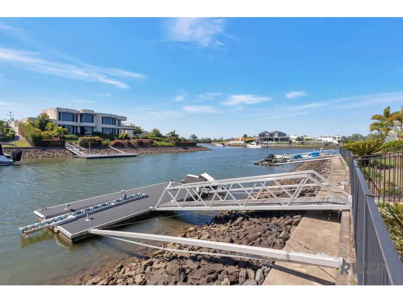 35 Ferrymans Court, Helensvale QLD 4212