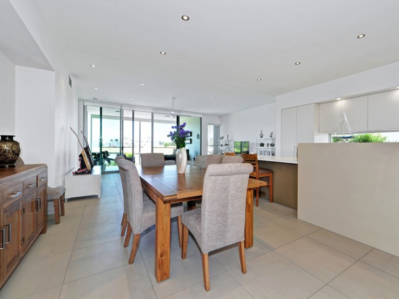 7527 Springfield Drive, Hope Island QLD 4212