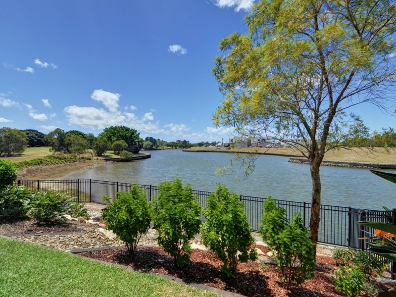 7527 Springfield Drive, Hope Island QLD 4212