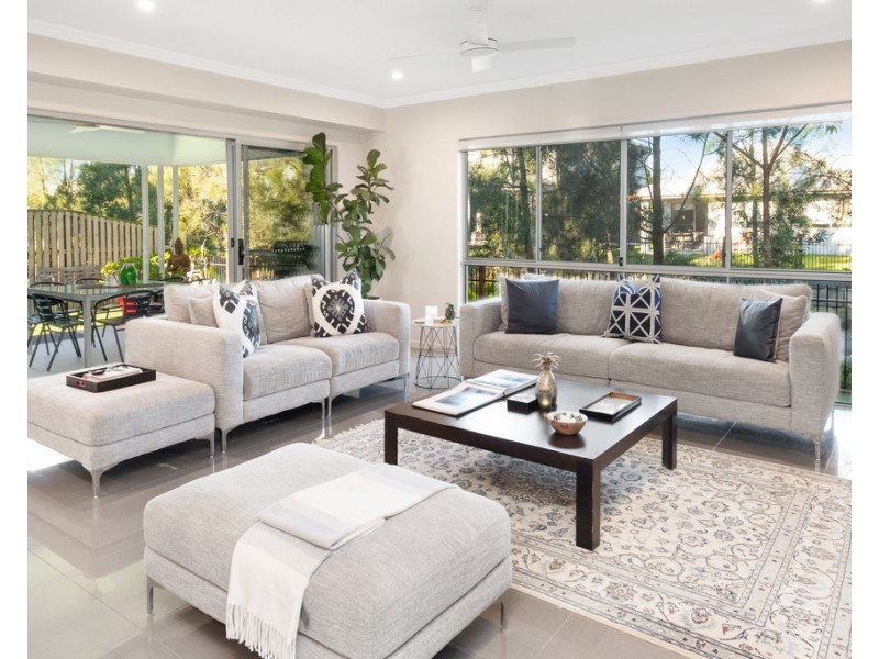 8 Halyard Crescent, Hope Island QLD 4212