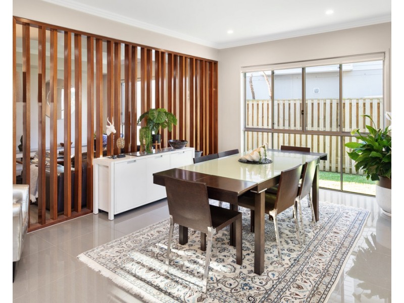 8 Halyard Crescent, Hope Island QLD 4212