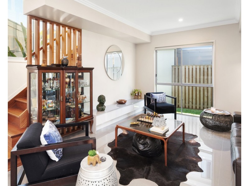 8 Halyard Crescent, Hope Island QLD 4212