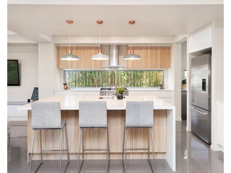 8 Halyard Crescent, Hope Island QLD 4212