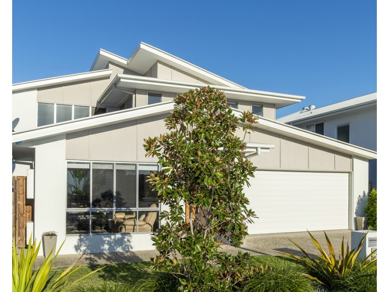 8 Halyard Crescent, Hope Island QLD 4212