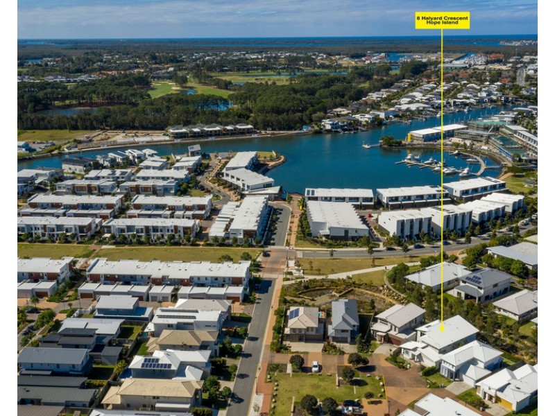 8 Halyard Crescent, Hope Island QLD 4212