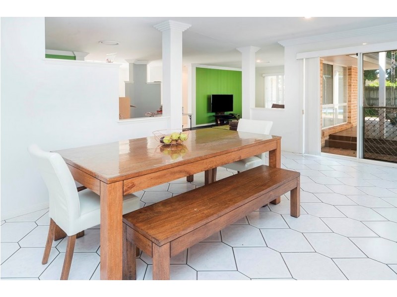 59 Lakeshore Drive, Helensvale QLD 4212