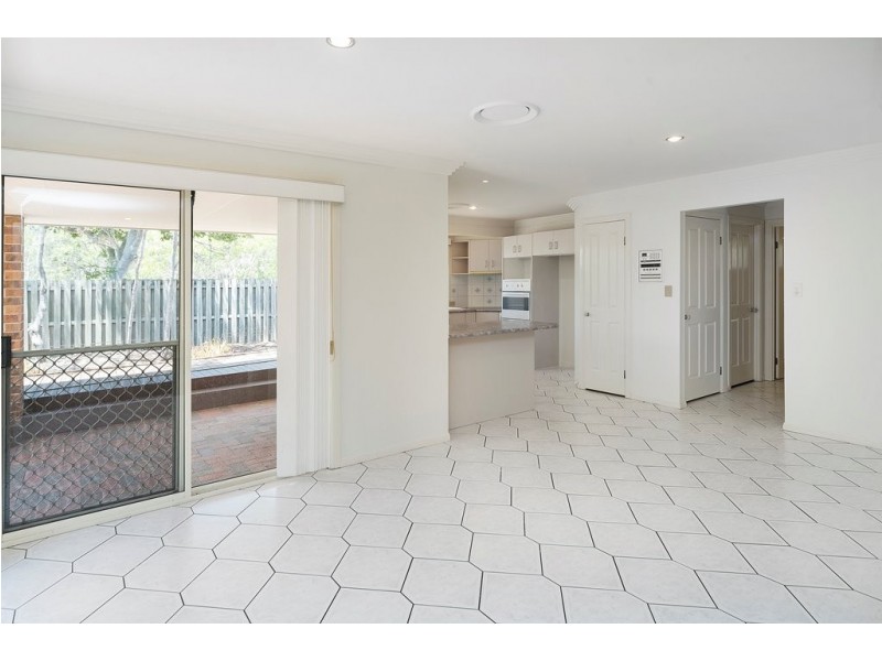 59 Lakeshore Drive, Helensvale QLD 4212