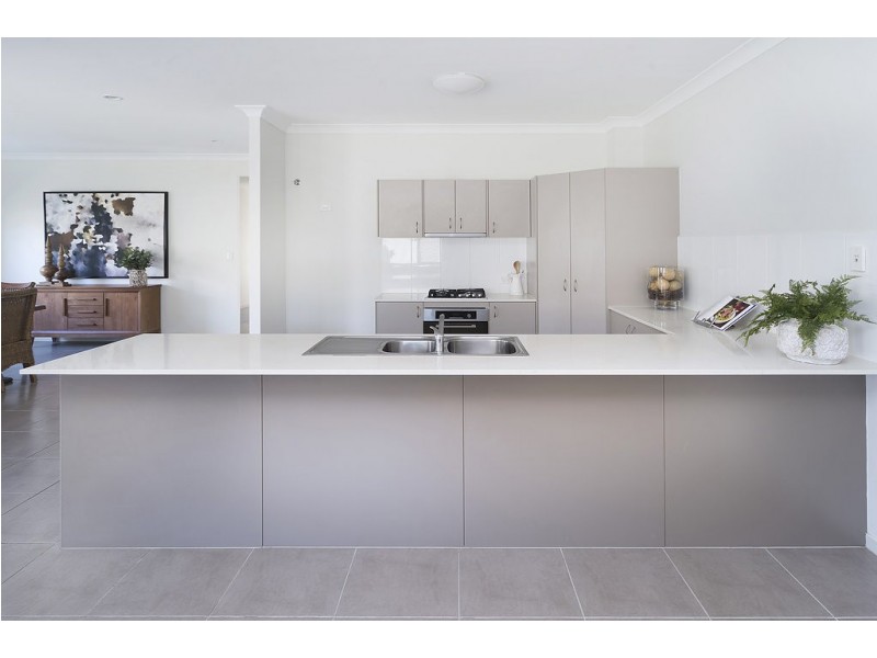 24 Galley Road, Hope Island QLD 4212