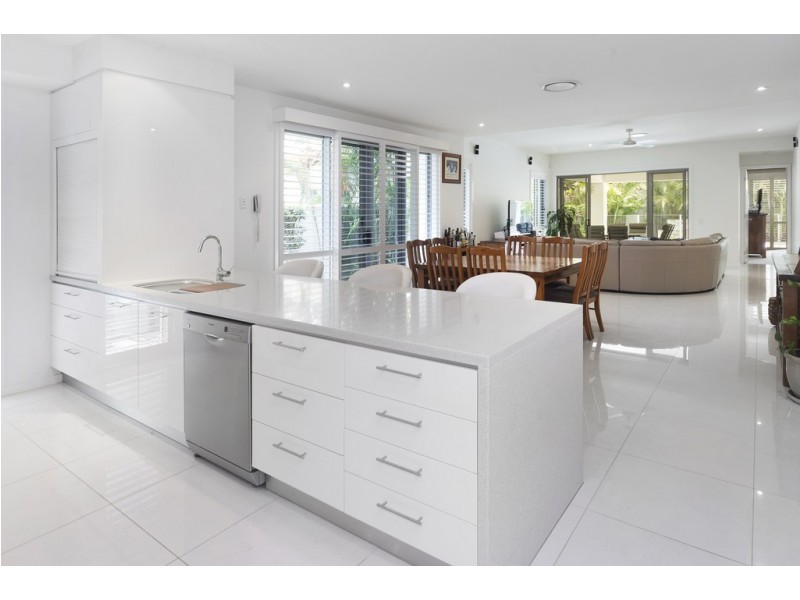 9132 Peter Senior Drive, Hope Island QLD 4212