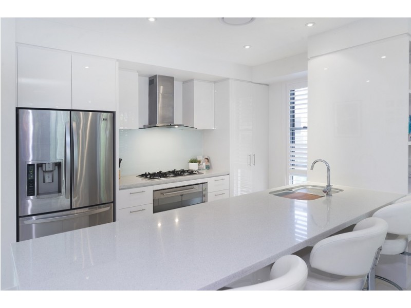 9132 Peter Senior Drive, Hope Island QLD 4212