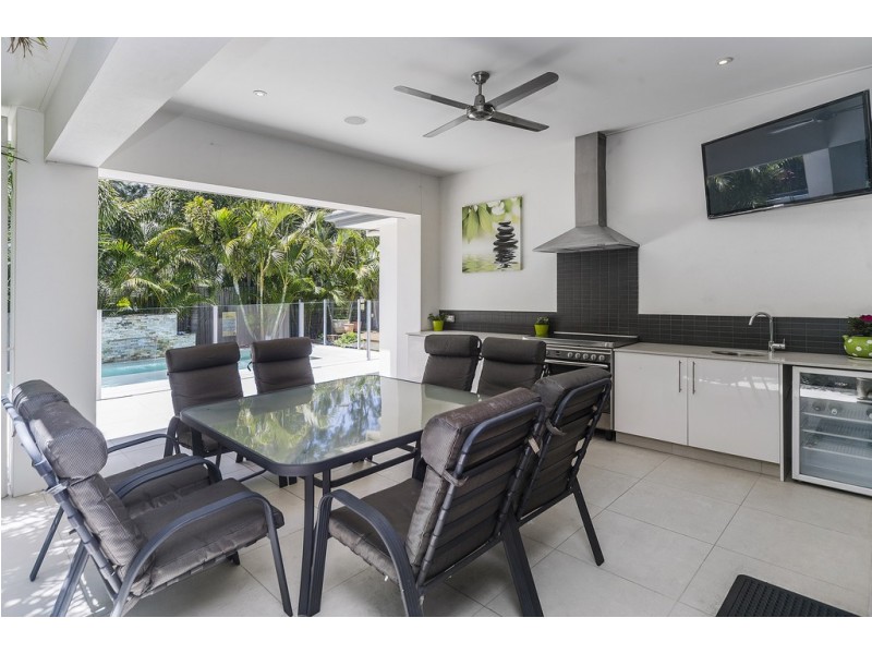 9132 Peter Senior Drive, Hope Island QLD 4212