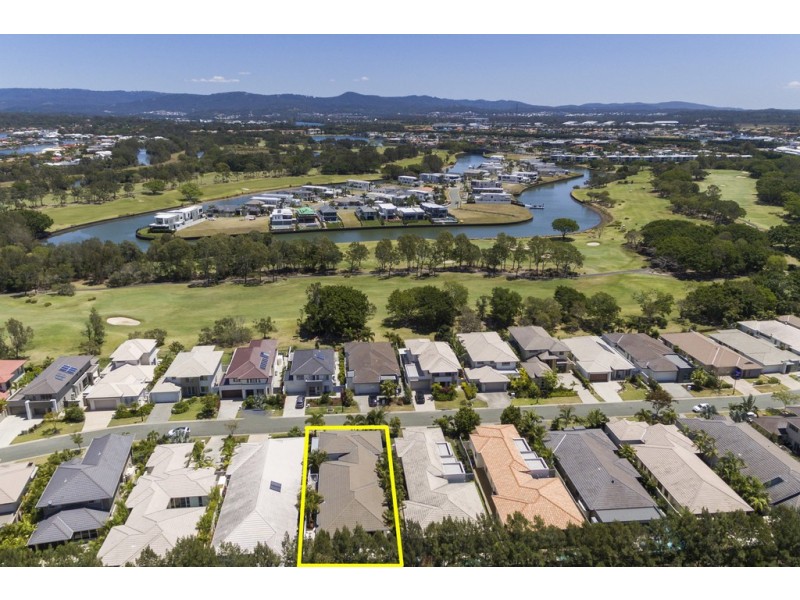 9132 Peter Senior Drive, Hope Island QLD 4212