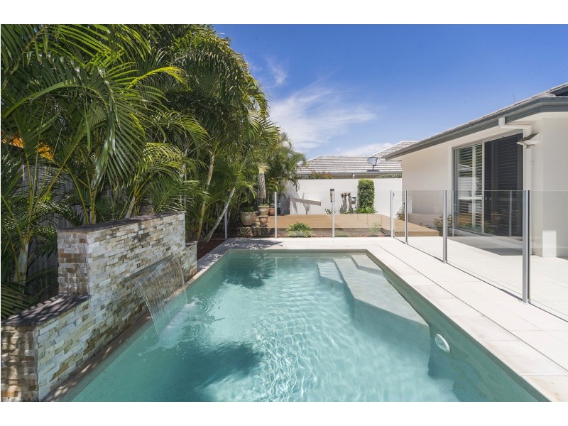 9132 Peter Senior Drive, Hope Island QLD 4212